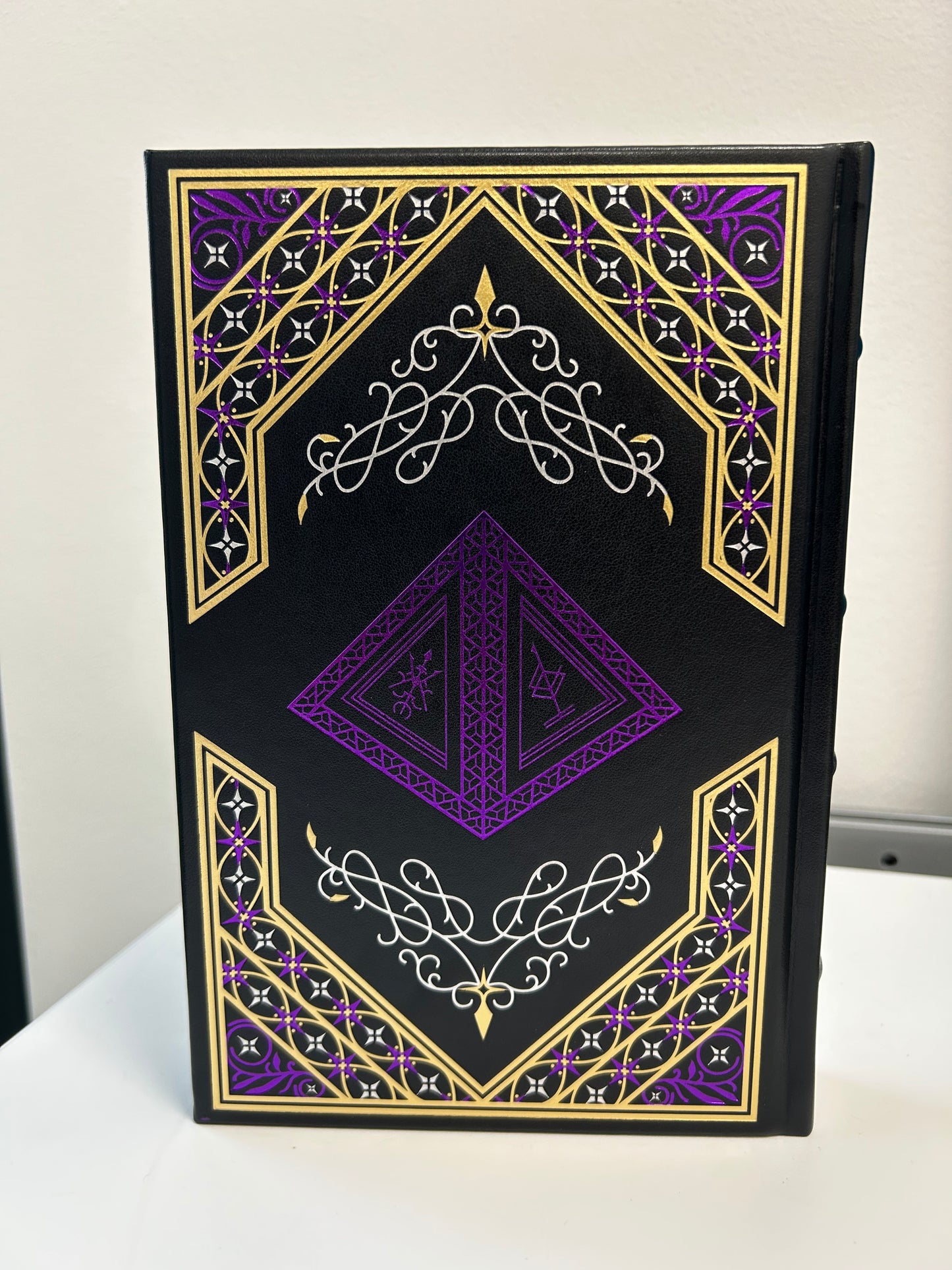 The Mage Saga Book 3: Sorcerer (Collector's Edition)